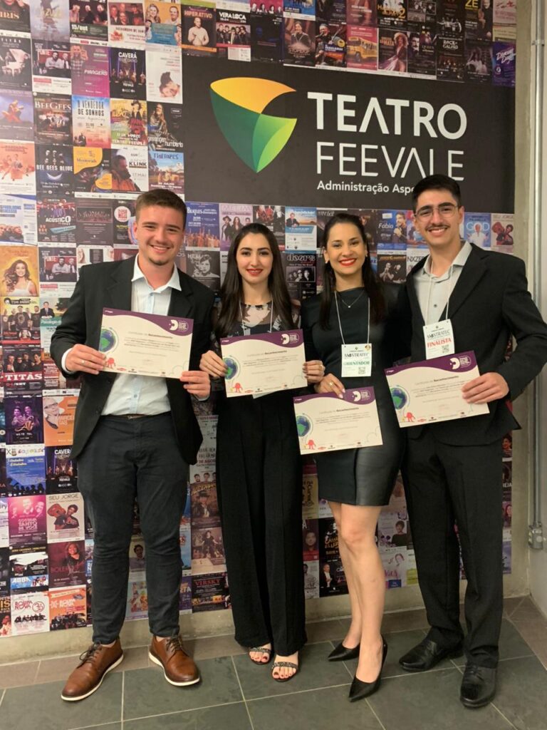 Sob a orientação da professora Carina Morais Corrêa Dutra, estudantes do 3º ano do Curso Técnico da Escola Nossa Senhora da Conceição saíram com a primeira colocação no 4º Prêmio Por Um Mundo sem Lixo / Foto: Divulgação