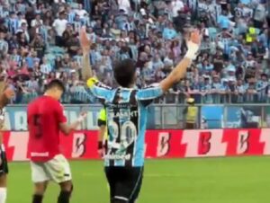 Xô, Z-4! Grêmio vence de virada