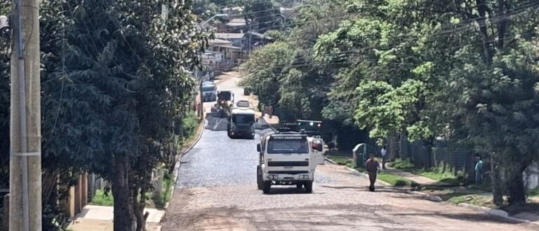 Começa asfaltamento no trecho para acesso à Pradozen