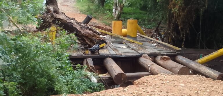 Ponte destruída há quase um ano impede a passagem do Bairro Augusta ao centro da cidade / Foto: Divulgação