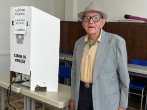 O dever cívico de um eleitor de 96 anos