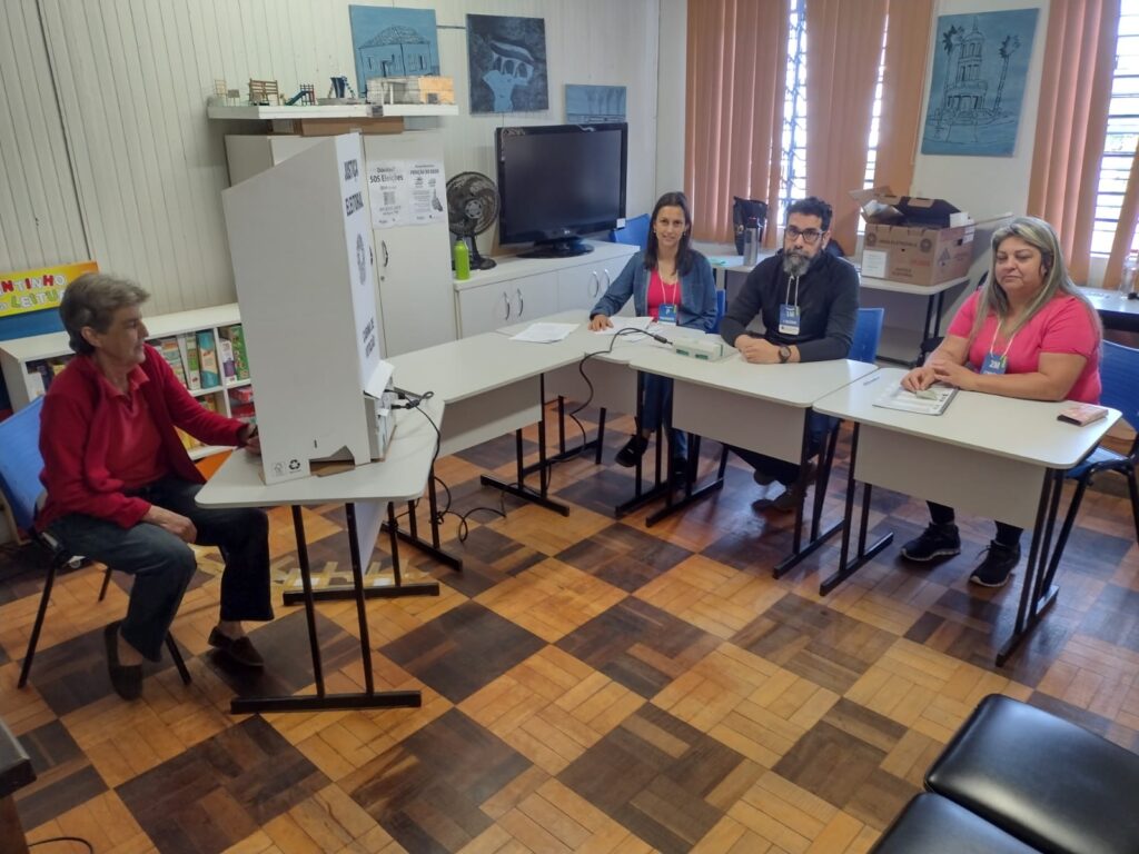 Eleições 2024: neste domingo de votação, eleitores devem observar as regras para garantia de um processo eleitoral tranquilo / Foto: Francis Soares/Vale 99.1 FM