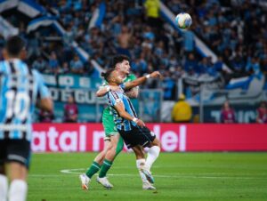 Grêmio busca empate nos acréscimos