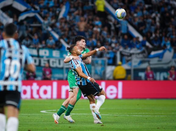 Grêmio busca empate nos acréscimos