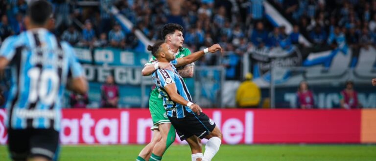 Grêmio busca empate nos acréscimos