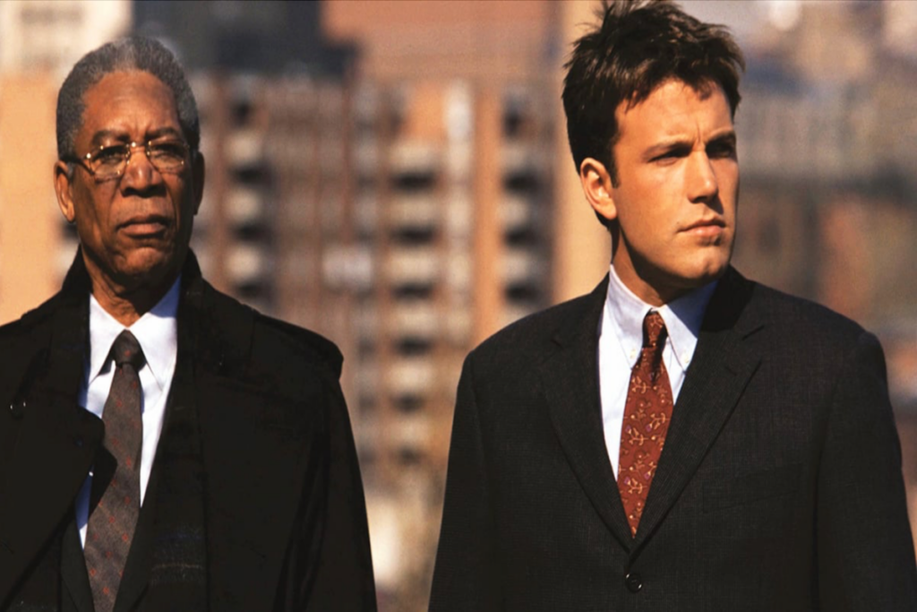 Cena do filme "A Soma de Todos os Medos" com Morgan Freeman e Ben Affleck