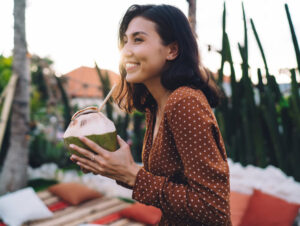 Conheça os benefícios da água de coco para a saúde