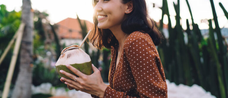 Conheça os benefícios da água de coco para a saúde