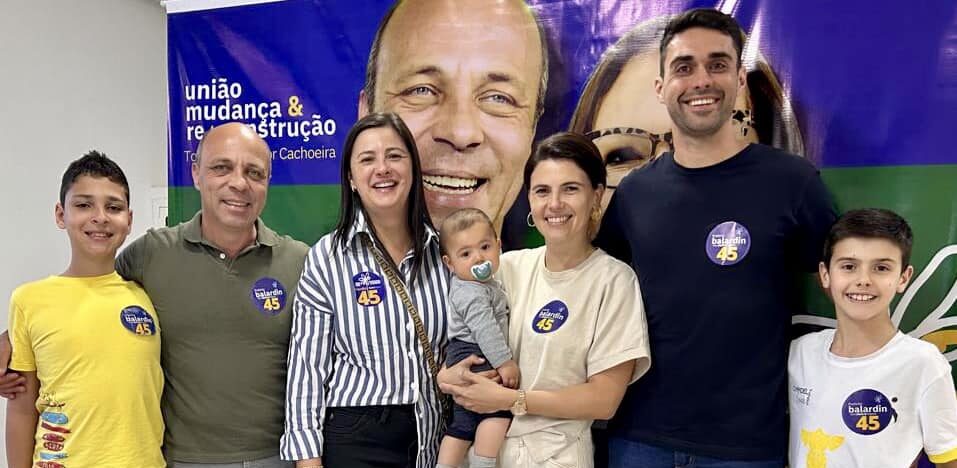 Advogado Bruno Müller (de camiseta azul marinho) afirma que, como procurador jurídico da Prefeitura de Cachoeira do Sul, trabalhará "para contribuir e ajudar a construir um governo de entregas, em conjunto com toda a equipe e sob a liderança do prefeito" / Foto: Leandro Balardin/redes sociais