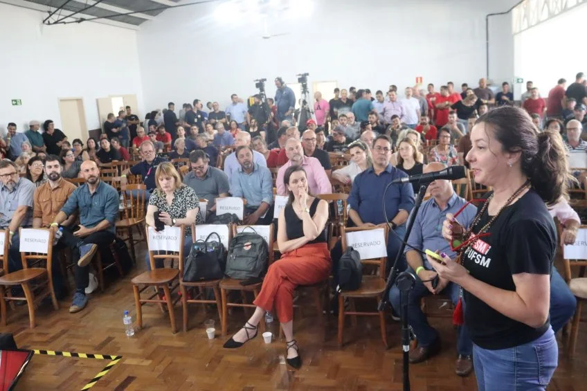 Professora Liane Weber, diretora da Sedufsm, durante a audiência pública / Crédito: Fritz R. Nunes