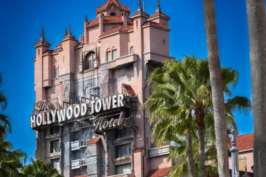 Imagem da fachada do Hollywood Tower Hotel no parque Disney’s Hollywood Studios