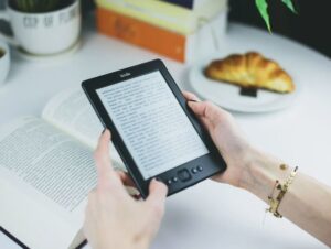 Kindle no dia a dia: Como o leitor digital facilita o hábito de leitura