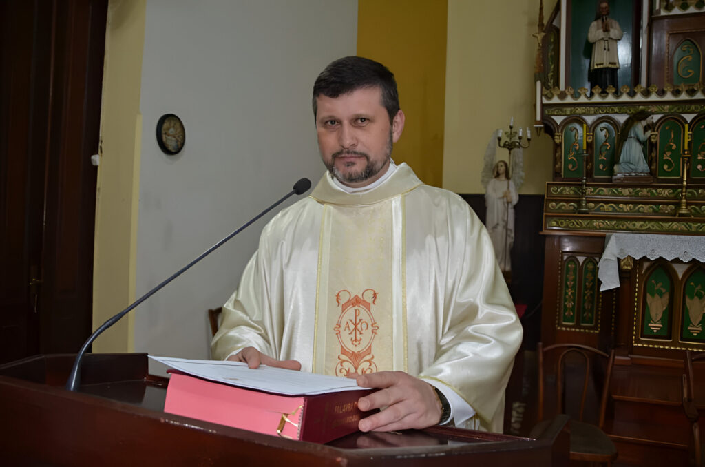 Padre Fernando Bolfe sofreu intercorrência grave durante cirurgia e está na UTI do HCB / Foto: Divulgação