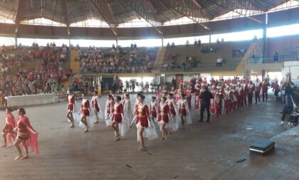 Show de coreografia e ritmo no Festival Estadual de Bandas