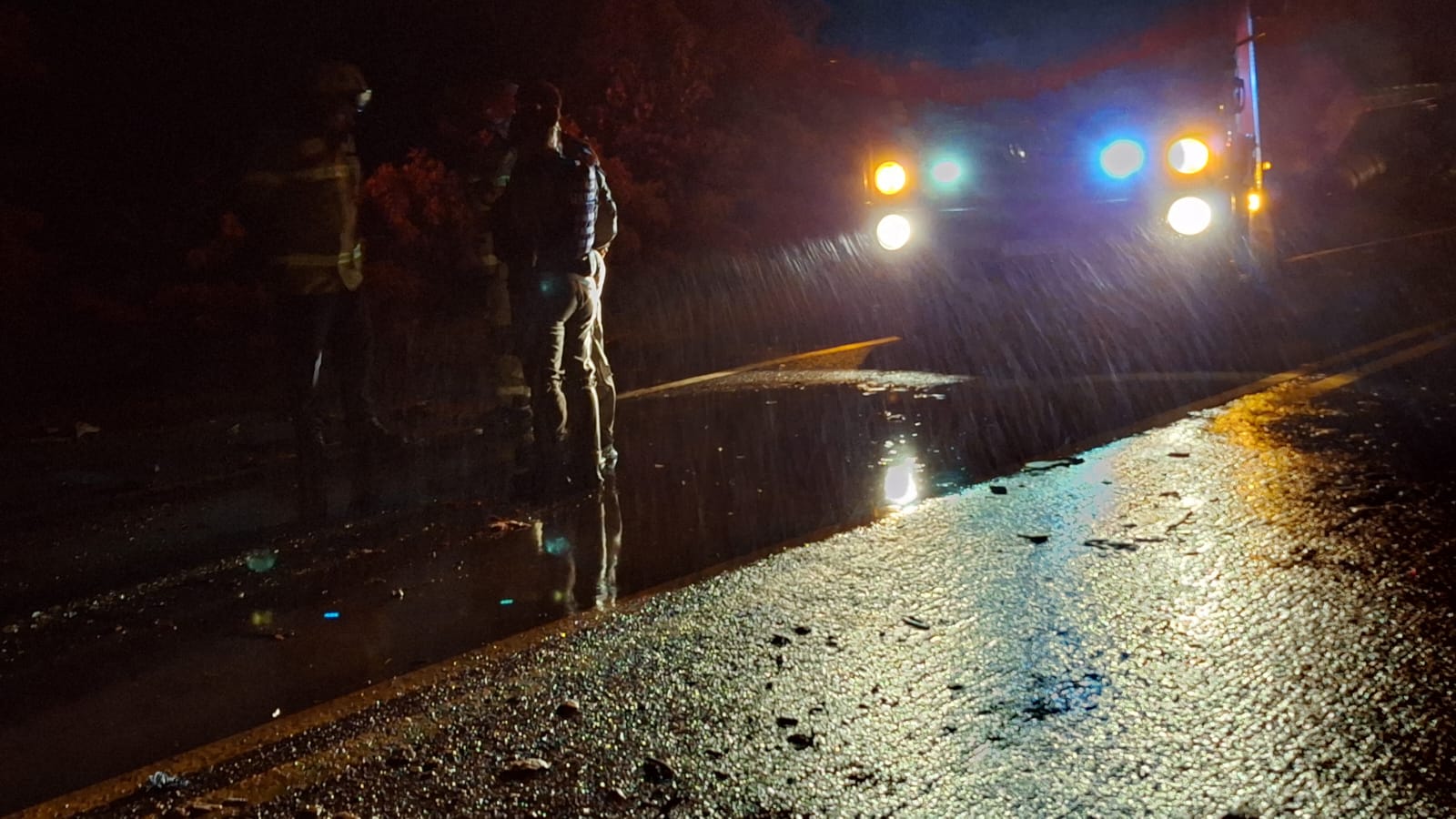 Trecho onde aconteceu acidente sempre tem acúmulo de água em períodos chuvosos, o que é fator de risco para os motoristas / Foto: Milos Silveira