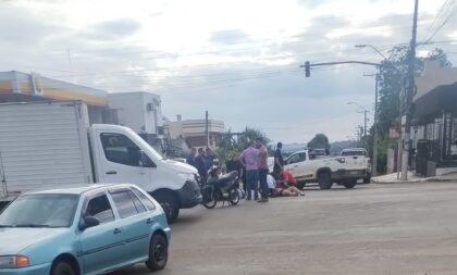 Colisão entre moto e picape deixa duas jovens feridas na Marcelo Gama