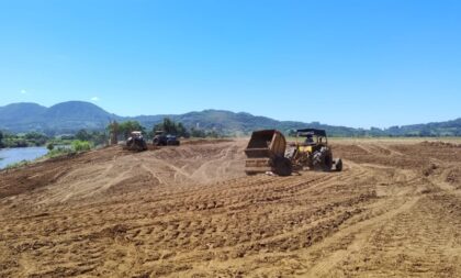 Produtores de arroz da região recebem combustível para recuperar lavouras