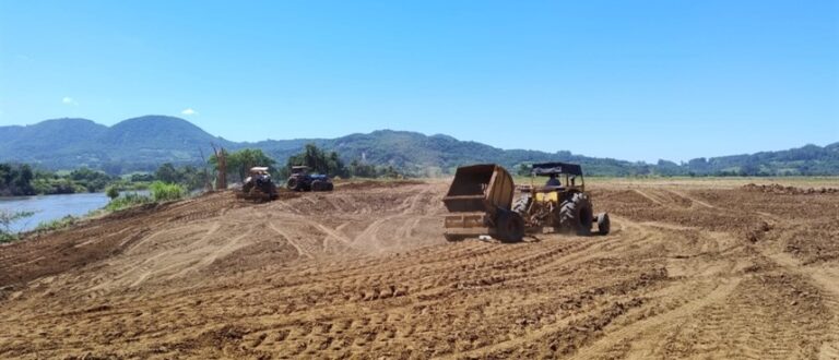 Produtores de arroz da região recebem combustível para recuperar lavouras