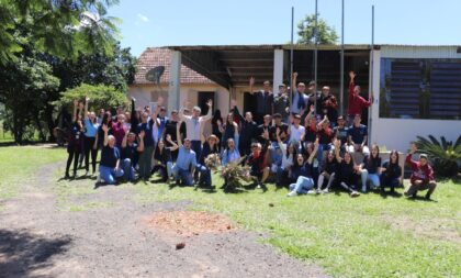 Dia de Campo sobre Floricultura mobiliza alunos em Novo Cabrais