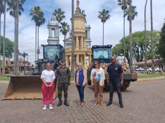 Prefeitura recebe máquinas cedidas pelo Batalhão