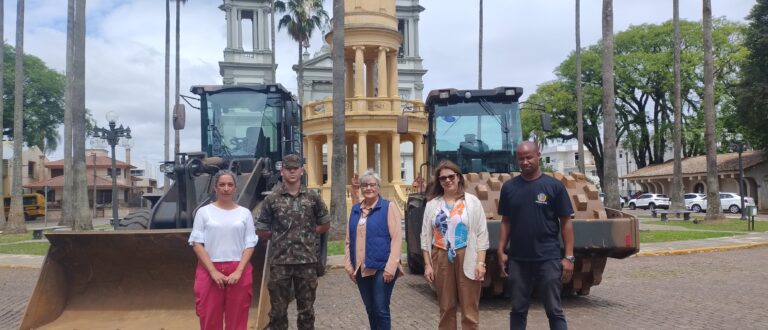 Prefeitura recebe máquinas cedidas pelo Batalhão