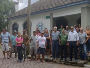 Agricultores familiares recebem sementes de milho do Sindicato Rural