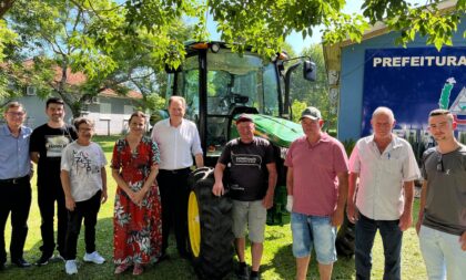 Prefeitura de Cerro Branco adquire Spin e trator agrícola