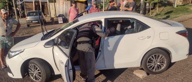 Policiais resgatam motorista desacordado dentro de veículo em Cachoeira do Sul