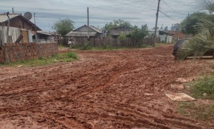 Barro nas ruas do Bairro Funcap desafia rotina de moradores