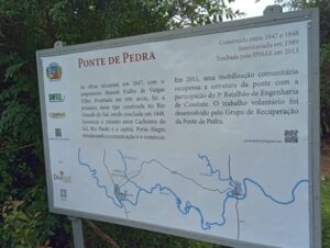 Ponte de Pedra: placa de identificação valoriza patrimônio do Município