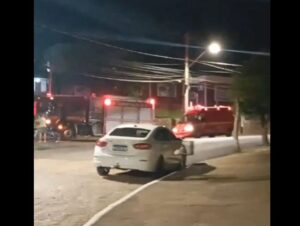 Bombeiros combatem princípio de incêndio sobre silo da Pradozem