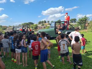 Ação solidária distribui presentes de Natal no Bairro Noêmia