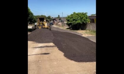 Prefeitura de Pantano Grande aplica fresa nas ruas da Vila Frantz