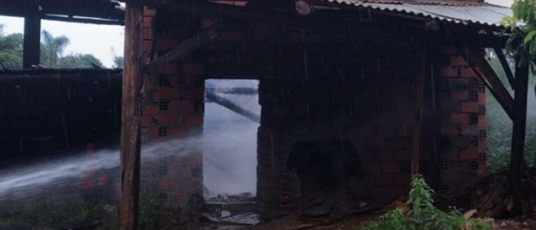 Incêndio destrói 520 varas de tabaco e estufa no interior de Candelária