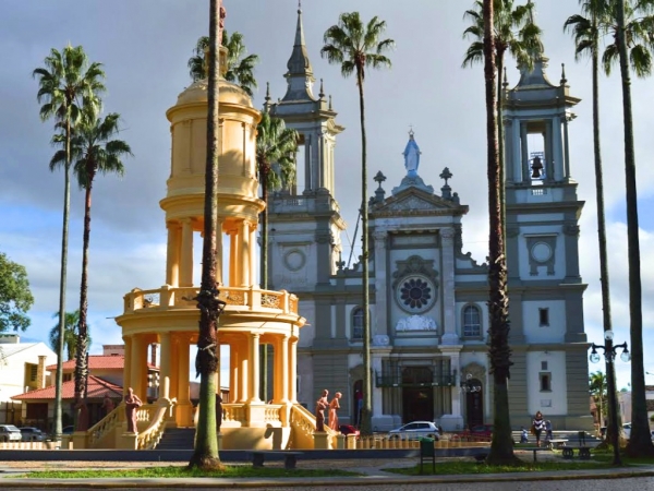 Roteiro turístico inclui passeio pelo conjunto arquitetônico composto pela Catedral, Chateau D'Eau e Museu / Foto: PMCS/Arquivo