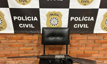 Polícia Civil e BM prendem suspeito com arma e caça em Cachoeira