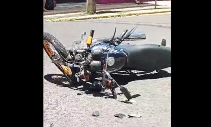 Colisão envolve moto e Fiorino na Saldanha Marinho