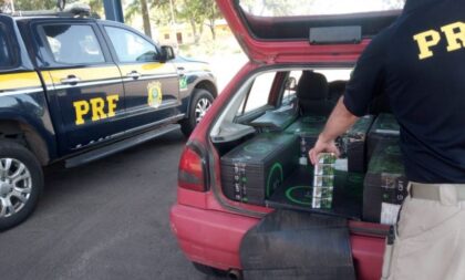 PRF aborda carro de Cachoeira do Sul com 5 mil maços de cigarros contrabandeados