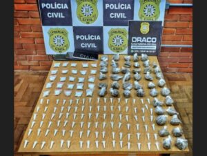 Mulher é presa com 700 gramas de drogas na Ponte do Fandango