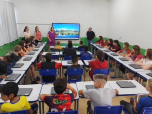 Mais de 60 Chromebooks são entregues para escolas de Novo Cabrais