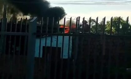 Incêndio destrói casa no Bairro Noêmia