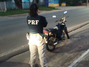 PRF detém homem com moto furtada na Avenida dos Imigrantes