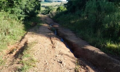 Moradores denunciam condições de estrada no Bosque