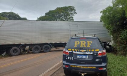 Acidente causa bloqueio na BR-290 no sentido interior/capital