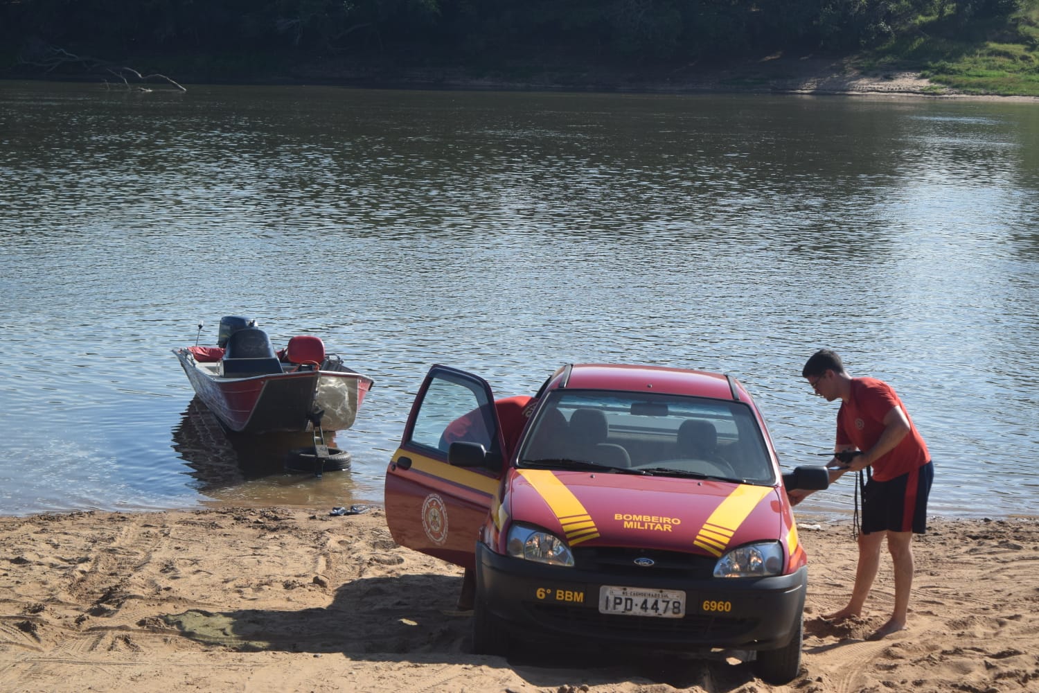 Corpo de Bombeiros de Cachoeira do Sul deu início às buscas no final da tarde desta quarta-feira e segue com os trabalhos também à noite / Foto: OC (proibida reprodução)