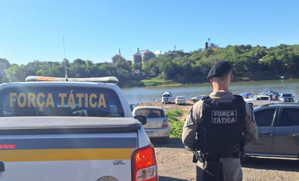 Policiamento ostensivo: ação conjunta da Brigada Militar e do Pelotão Ambiental intensificou neste domingo a fiscalização no Rio Jacuí, em Cachoeira do Sul / Foto: BM/Divulgação