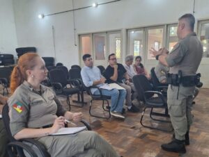 Prefeitura e Brigada alinham fiscalização do comércio de rua no Carnaval