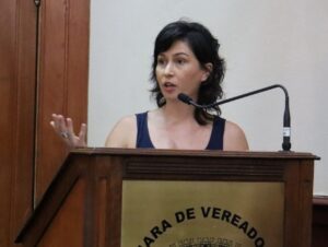 Mariana explica sua emenda ao projeto do reajuste para servidores