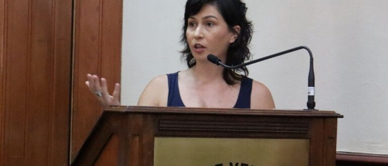 Mariana explica sua emenda ao projeto do reajuste para servidores