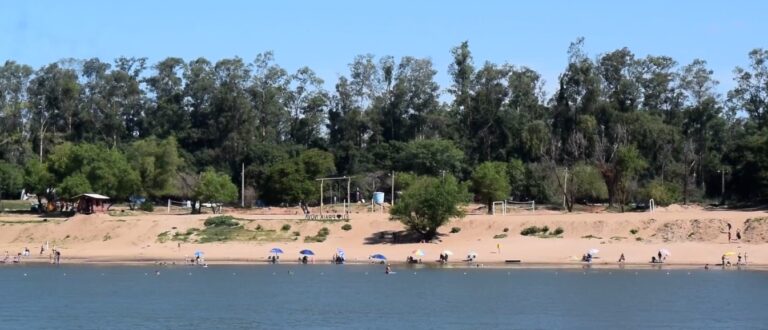 Cachoeirenses buscam alívio no Rio Jacuí diante das altas temperaturas